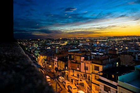 Localizado na Zona Norte do Rio de Janeiro, o Complexo da Maré é formado por um conjunto de favelas