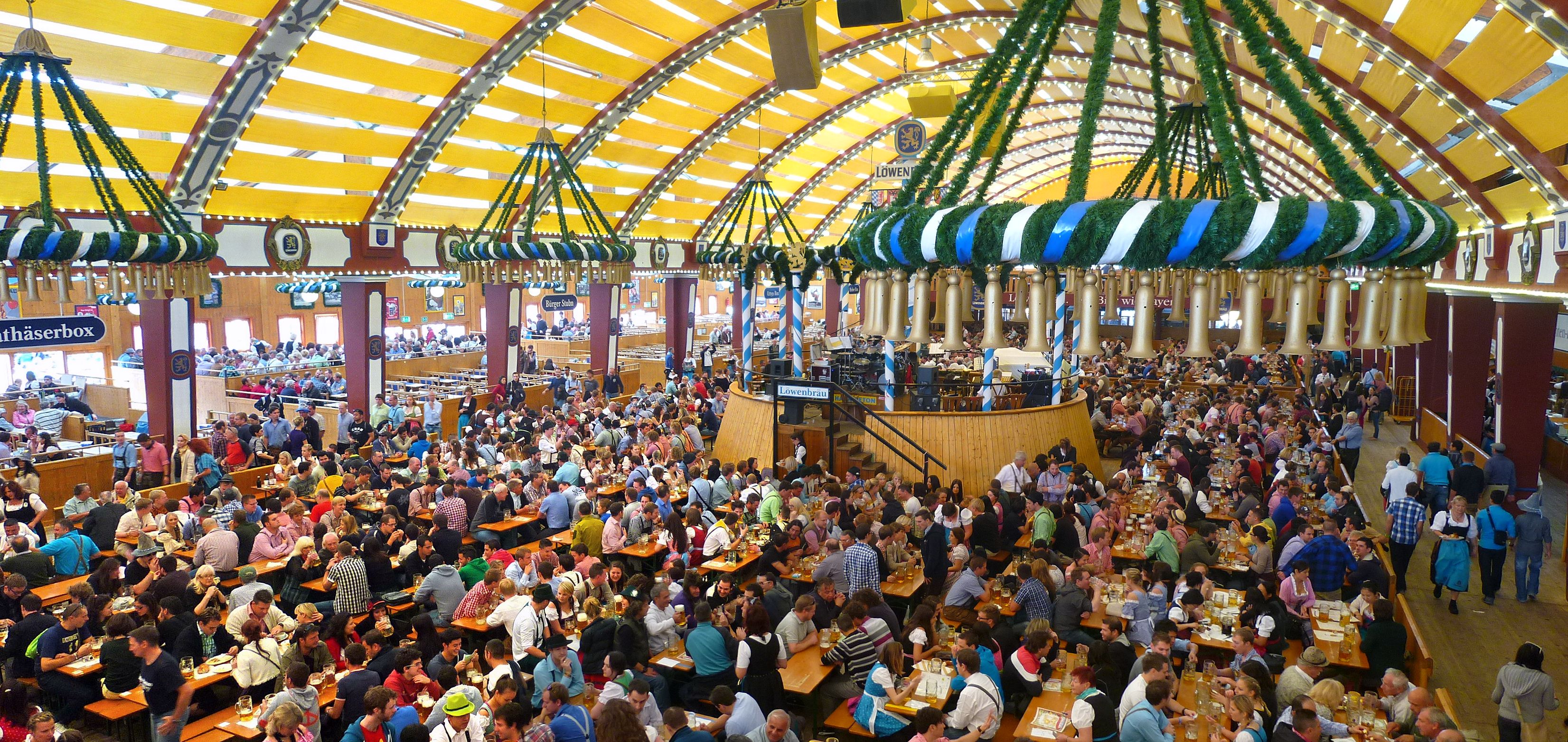 München_Löwenbräu-Festhalle_Oktoberfest_2012_03