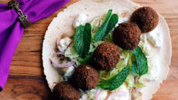 sanduiche-de-falafel-deli-delicia-foto-bella-cardim