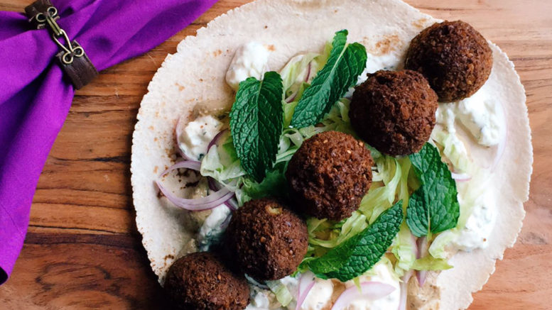 sanduiche-de-falafel-deli-delicia-foto-bella-cardim